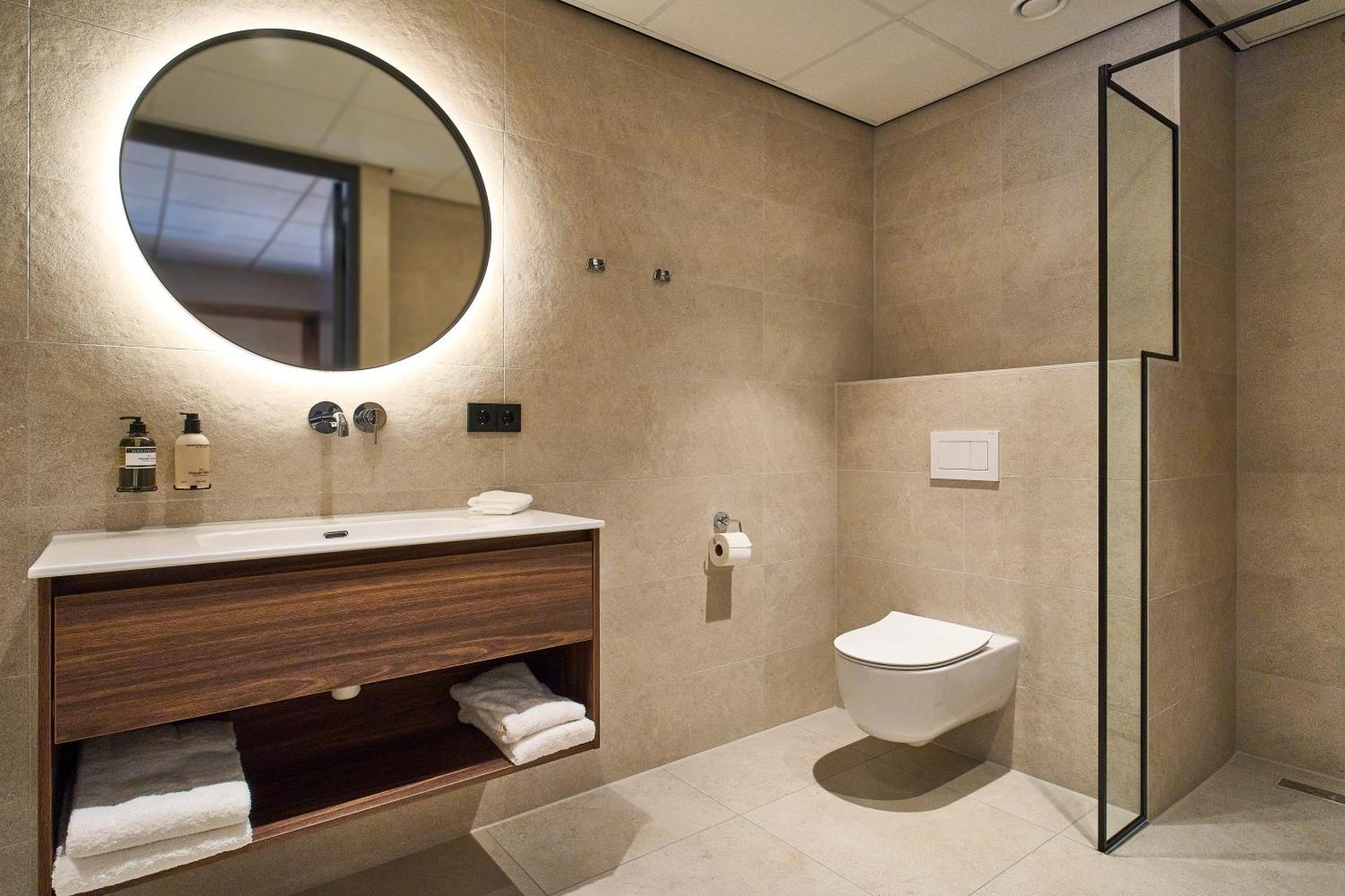 Eilandhotel Texel De Cocksdorp  Exterior photo Bathroom