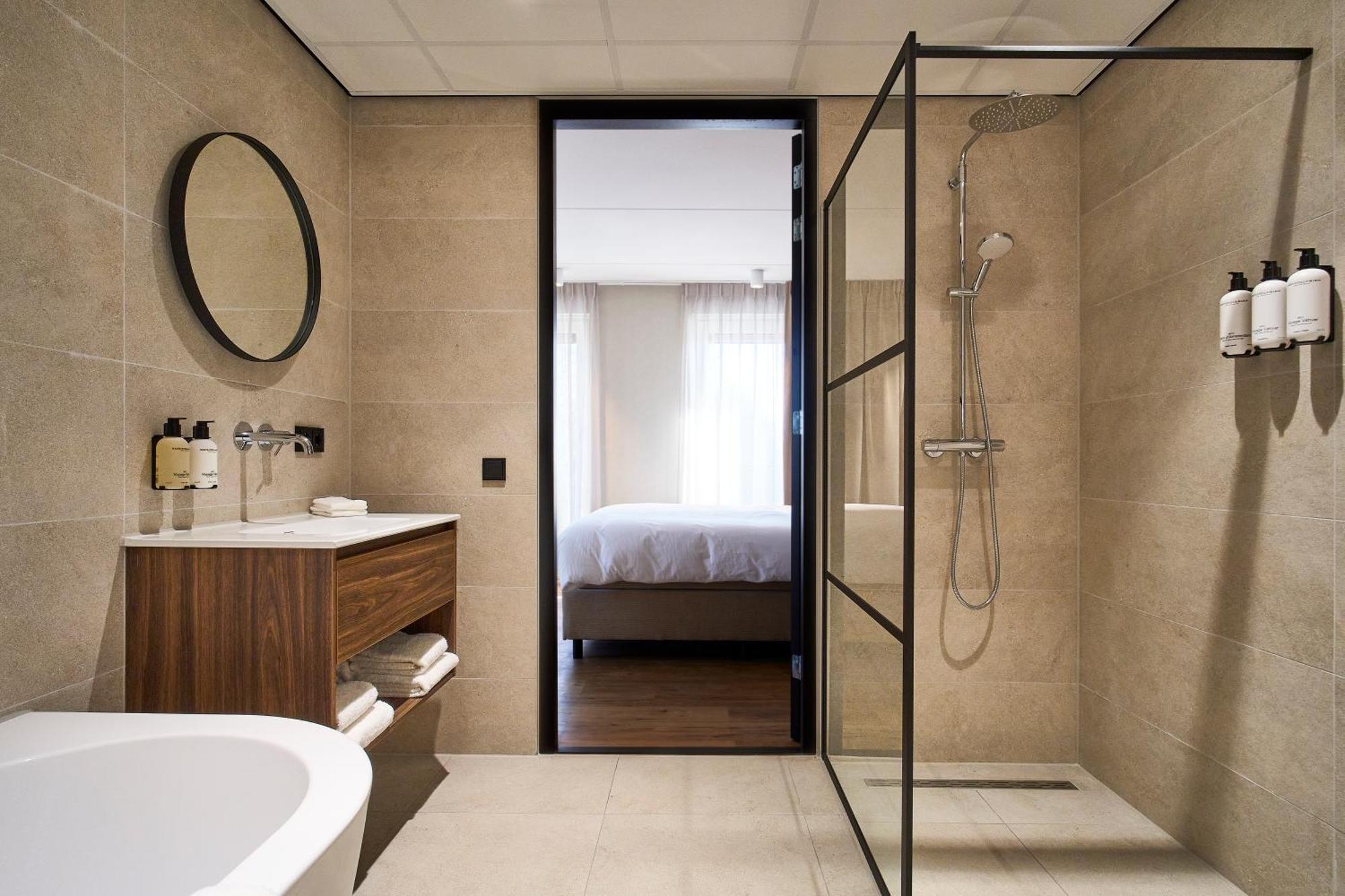 Eilandhotel Texel De Cocksdorp  Exterior photo Bathroom